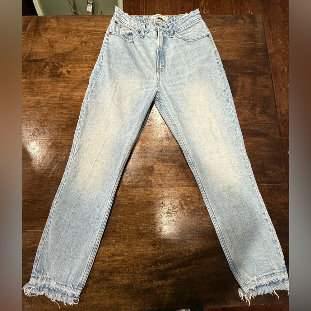 Abercrombie & Fitch The Mom High Rise